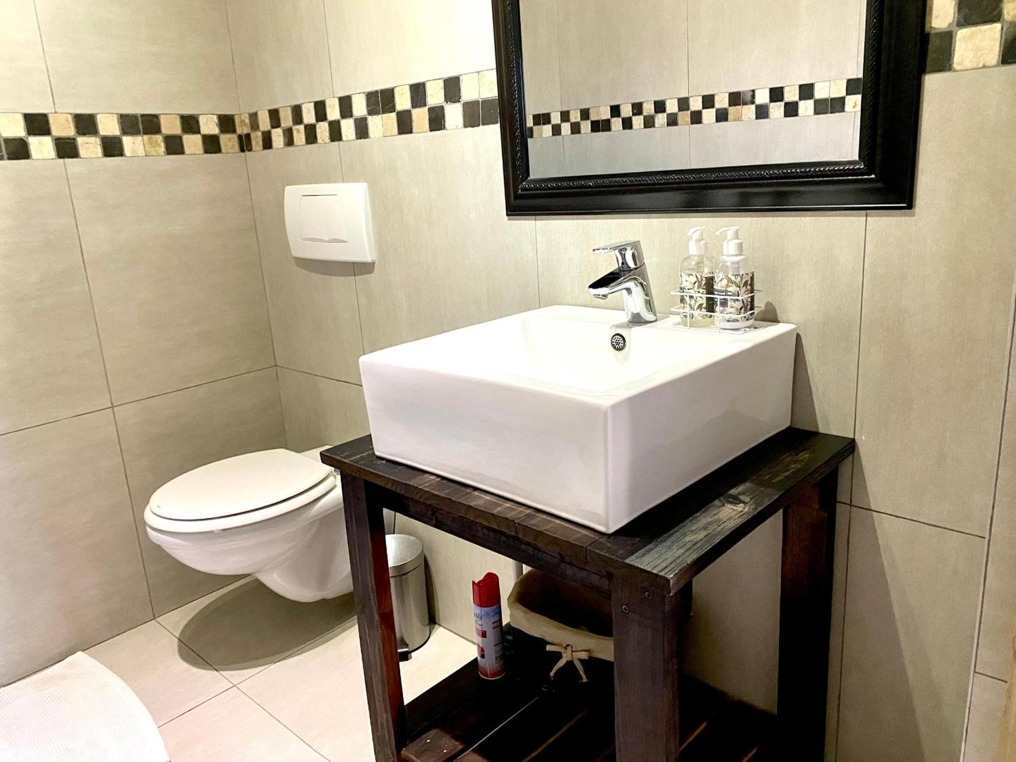 Cavallo Guesthouse Виндхук Экстерьер фото